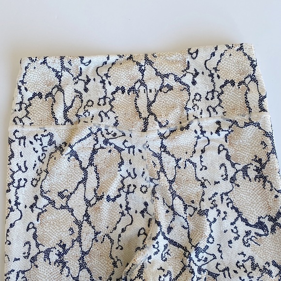 All Fenix White Python 7/8 Leggings Size Large - Picture 9 of 11